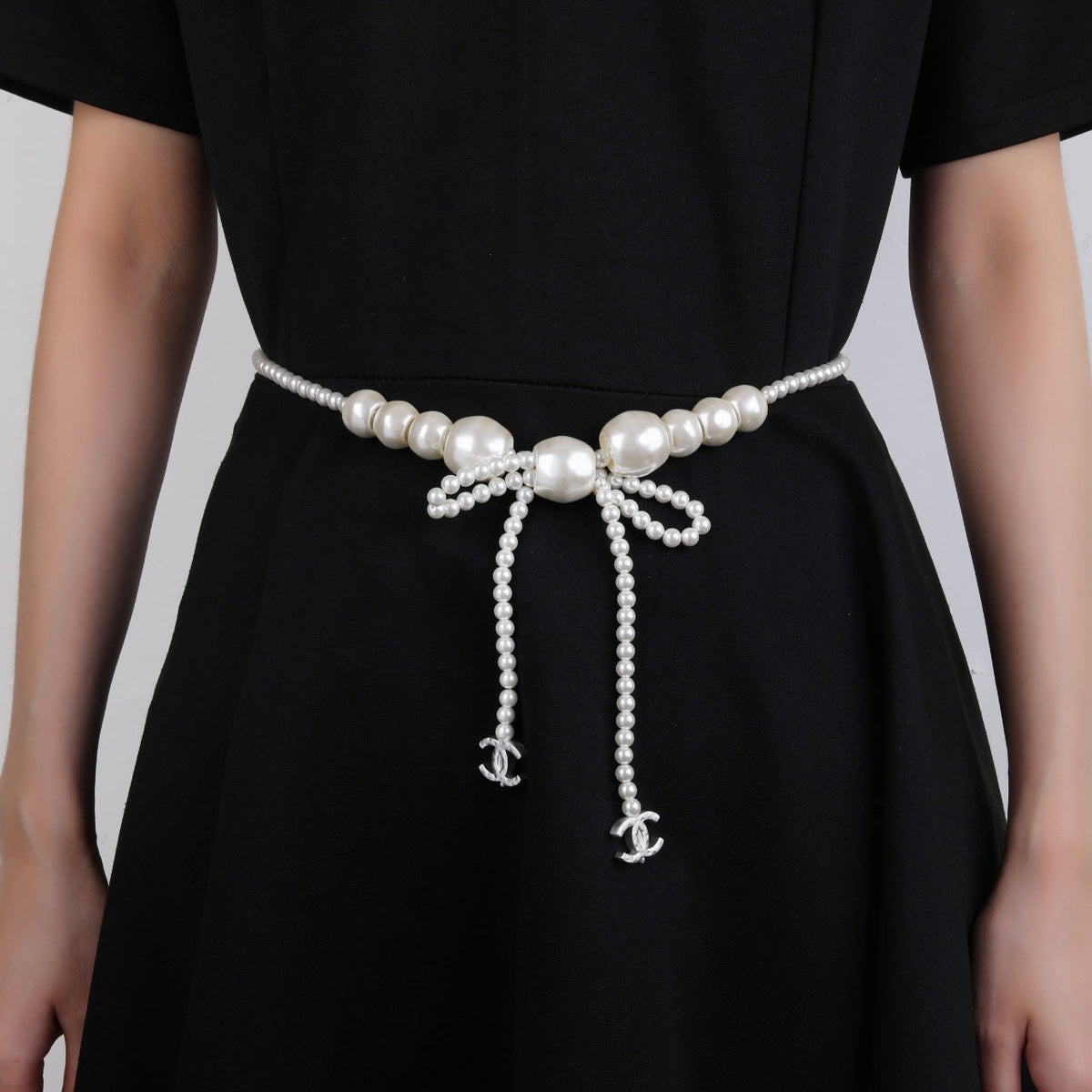 CHANEL 25S CHAIN BELT IN WHITE PEARL WITH BOW 614475