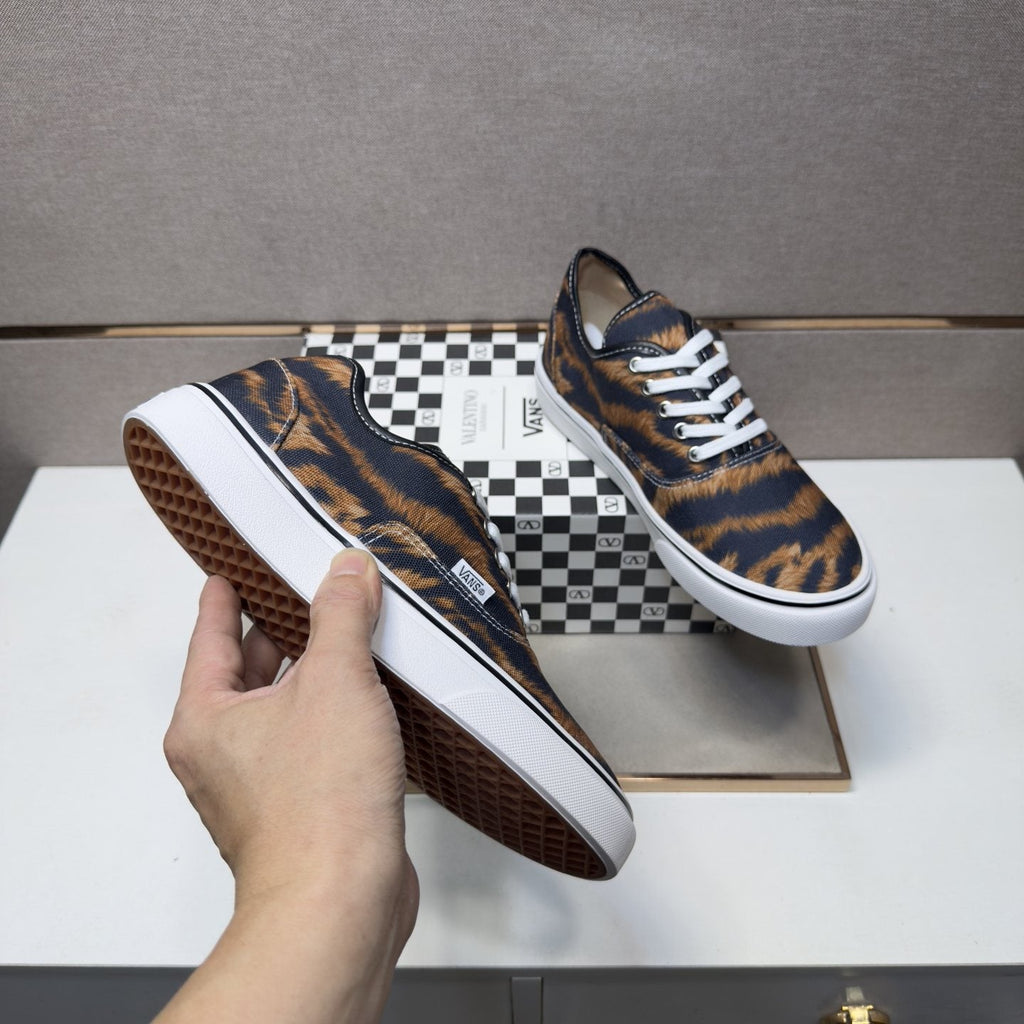 Vans Men's Tiger Stripe Low-Top Sneakers
